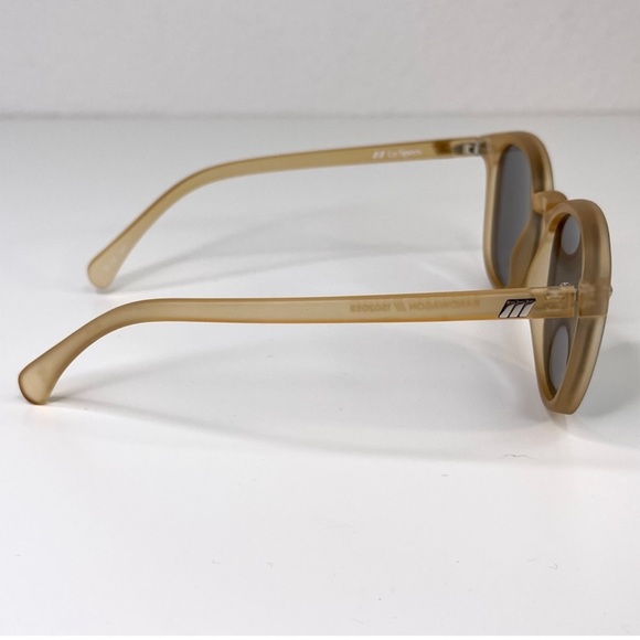 LE SPECS Bandwagon Sunglasses NEW Raw Sugar Frame With Blue Mirror Lens - Picture 8 of 16